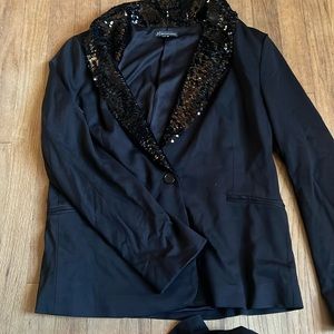 women’s black blazer